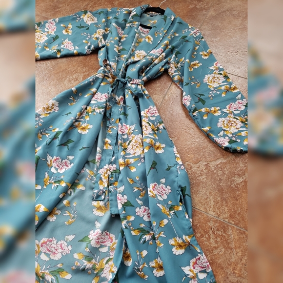 Flowered kimono - Picture 4 of 10